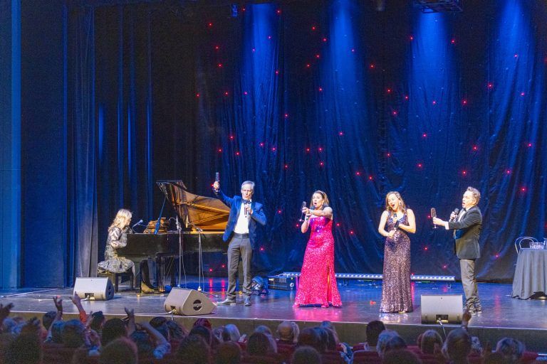 Pot – Pourri Christmas Show