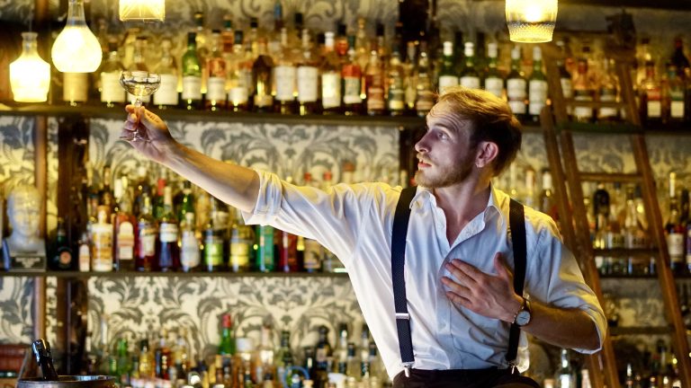 LOVE & FORGETTING – Tales from a Young Mixer