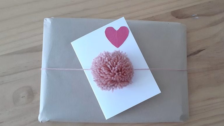 School Hols – Let’s make Pompom Bunting!